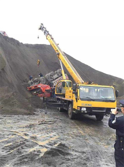 张湾区上犹道路救援